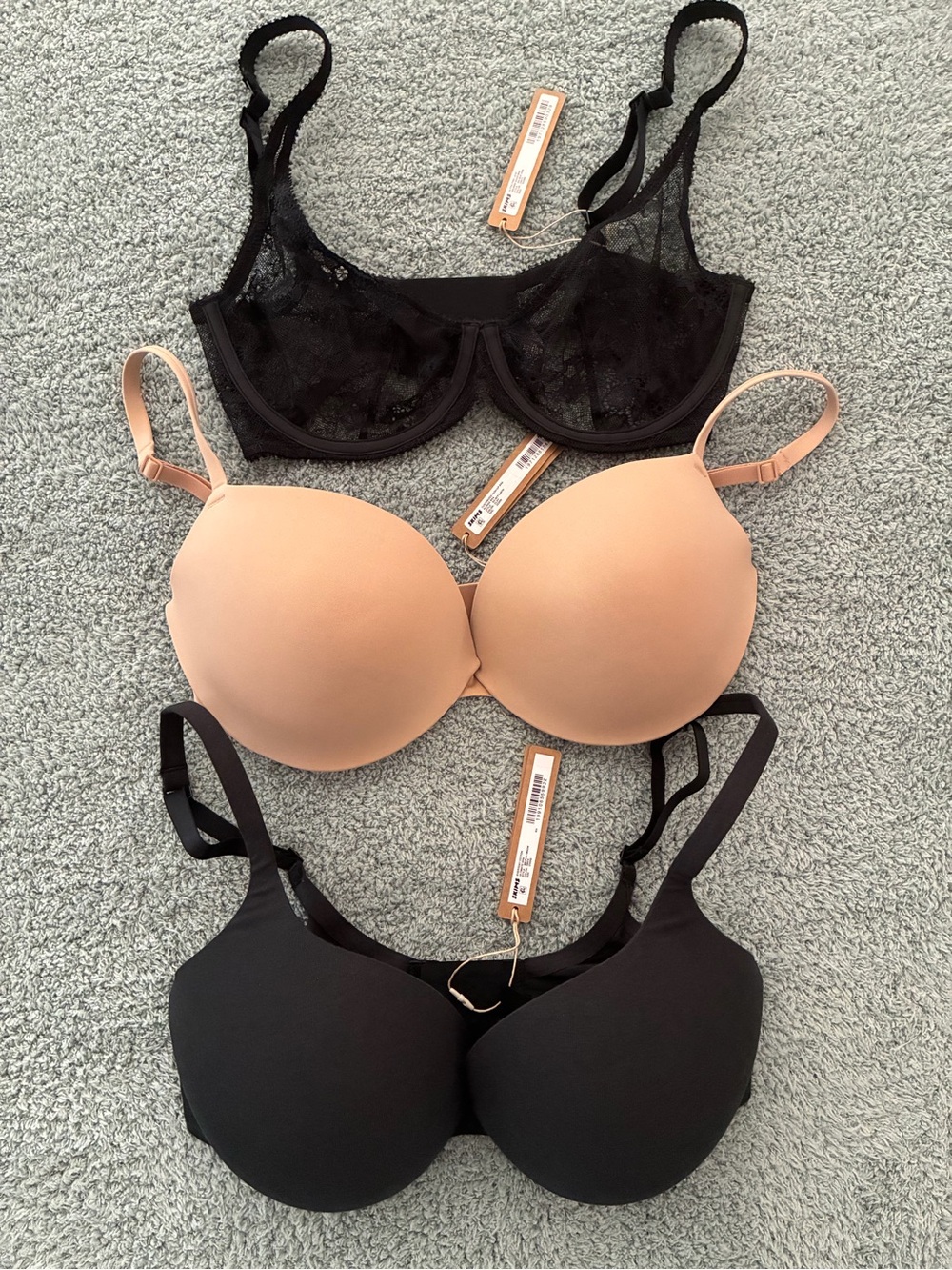 NWT Skims bra bundle 🔥